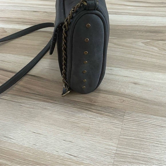 Elegant Gray Crossbody Bag - Picture 4 of 6